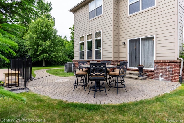 23640 Woodside Ct, South Lyon, MI 48178 - view of patio / terrace