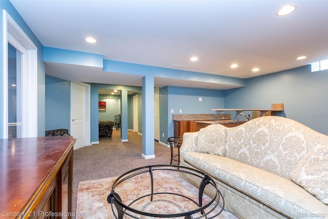 23640 Woodside Ct, South Lyon, MI 48178 - carpeted living area with bar area and recessed lighting