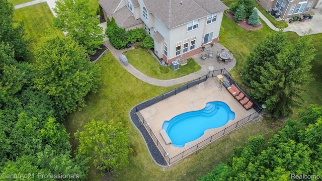 23640 Woodside Ct, South Lyon, MI 48178 - view of subject property with a pool area