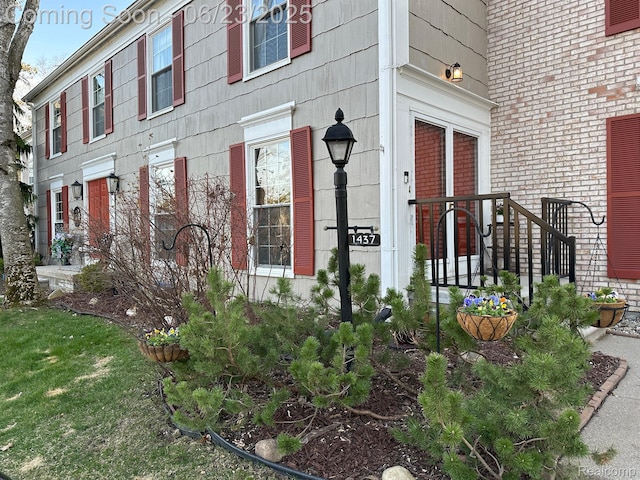 1437 Lantern Ln, Rochester Hills, MI 48306 - entrance to property