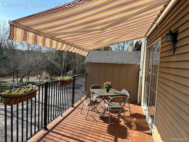 1437 Lantern Ln, Rochester Hills, MI 48306 - deck with outdoor dining area