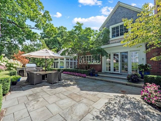 view of patio with outdoor dining space and an outdoor kitchen