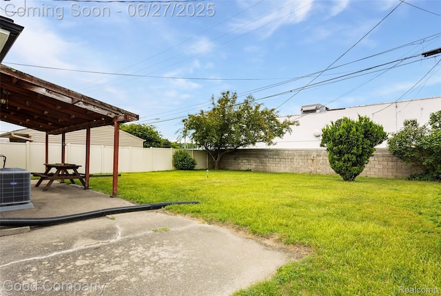 29035 Spoon Ave, Waterford, MI 48071 - fenced backyard featuring a patio