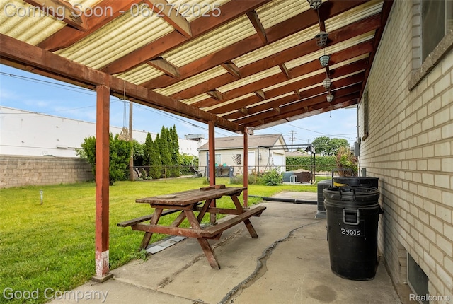 29035 Spoon Ave, Waterford, MI 48071 - fenced backyard with a patio