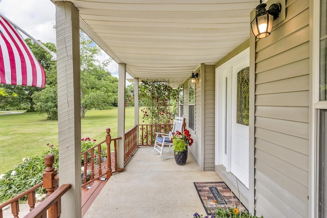 6824 Napoleon Rd, Jackson, MI 49201 - covered porch with a yard