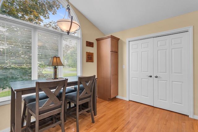 4268 Fairway Ln, Jackson, MI 49201 - dining area featuring vaulted ceiling and light wood-style floors