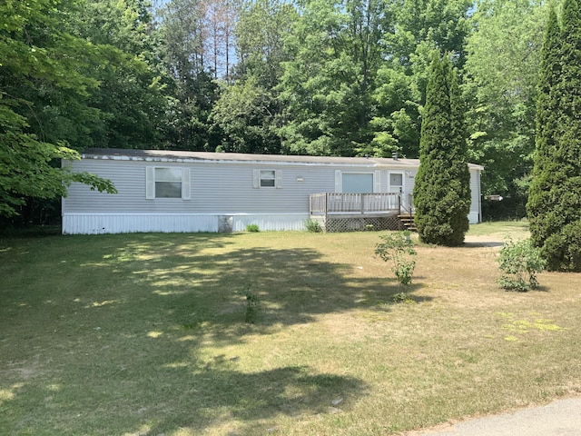 8356 Constitution Blvd, Cadillac, MI 49601 - manufactured / mobile home featuring a deck and a front yard