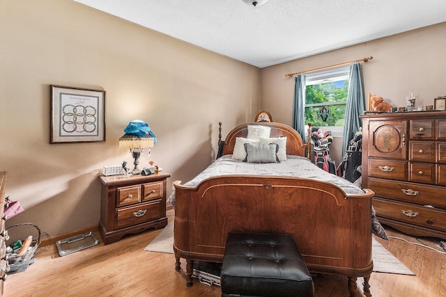 116 E Beech St, Fruitport, MI 49415 - bedroom featuring light wood-type flooring and a textured ceiling