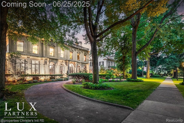 2150 Iroquois St, Detroit, MI 48201 - view of front of home featuring a front lawn