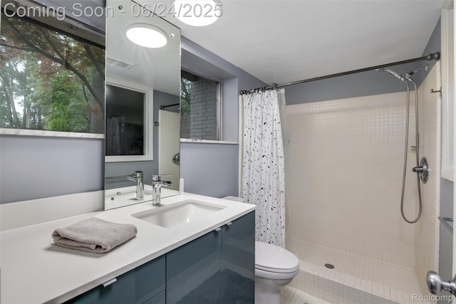 6895 Cedarbrook Dr, Bloomfield Hills, MI 48301 - bathroom featuring tiled shower and vanity