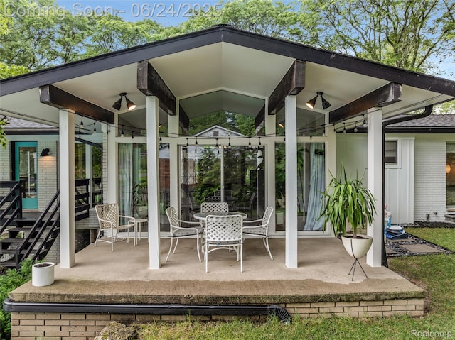 6895 Cedarbrook Dr, Bloomfield Hills, MI 48301 - view of patio / terrace