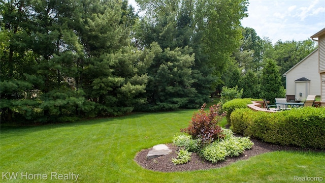 2836 Otter Ct, Wixom, MI 48393 - view of green lawn