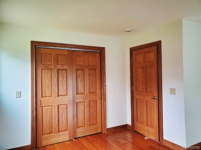 115 Choctaw Trl, Prudenville, MI 48651 - unfurnished bedroom featuring light wood finished floors and a closet