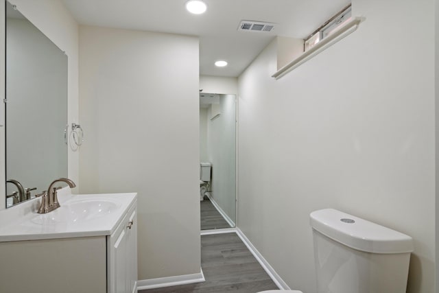 7710 Pelham Rd, Taylor, MI 48180 - bathroom featuring wood finished floors, vanity, and recessed lighting