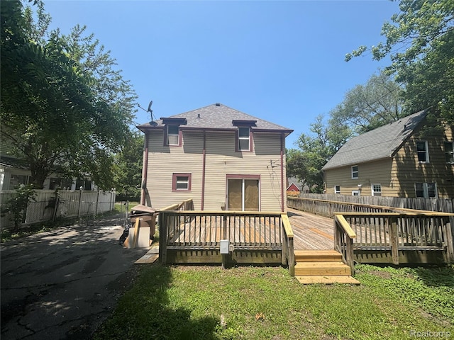 910 Spence St, Southfield, MI 48340 - back of property featuring a deck