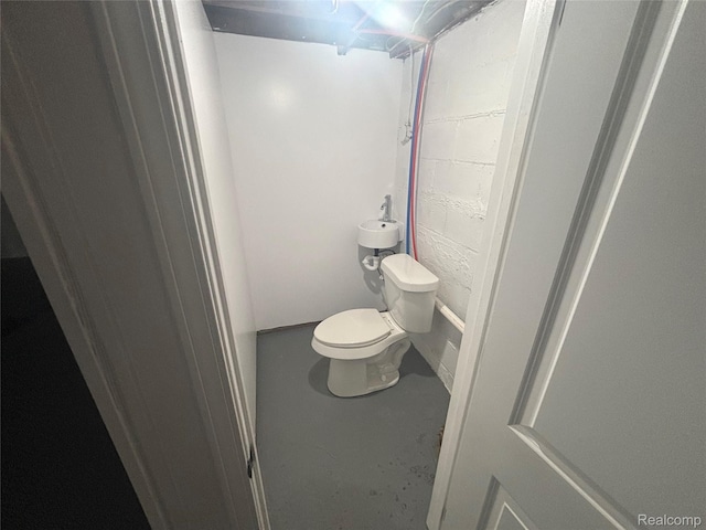 910 Spence St, Southfield, MI 48340 - bathroom with concrete floors and concrete block wall
