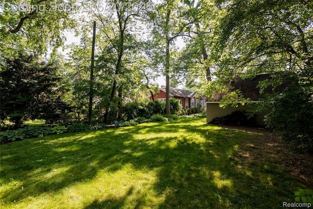 55 Oakdale Blvd, Pleasant Ridge, MI 48069 - view of grassy yard