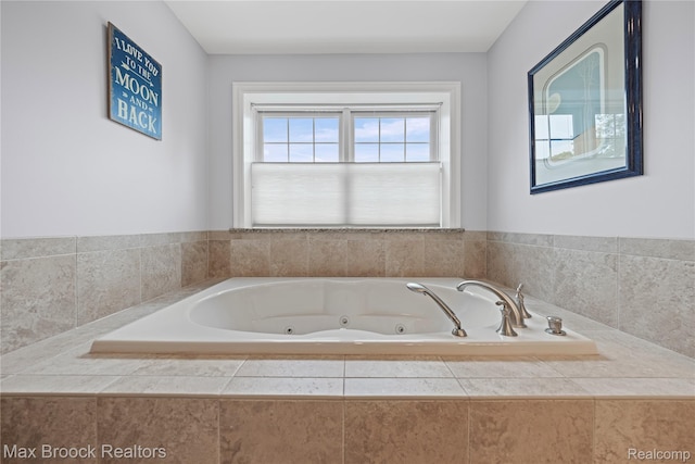 2534 Buckingham Ave, Birmingham, MI 48009 - full bathroom with a jetted tub