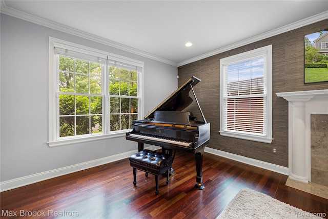 2534 Buckingham Ave, Birmingham, MI 48009 - living area with hardwood / wood-style floors, crown molding, and recessed lighting