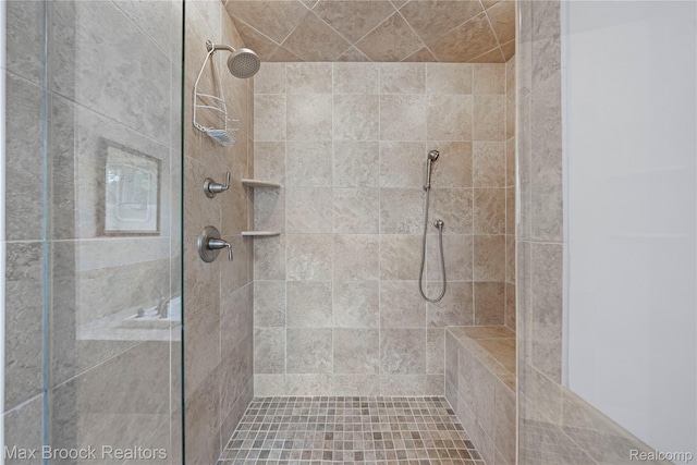 2534 Buckingham Ave, Birmingham, MI 48009 - full bathroom with a shower stall