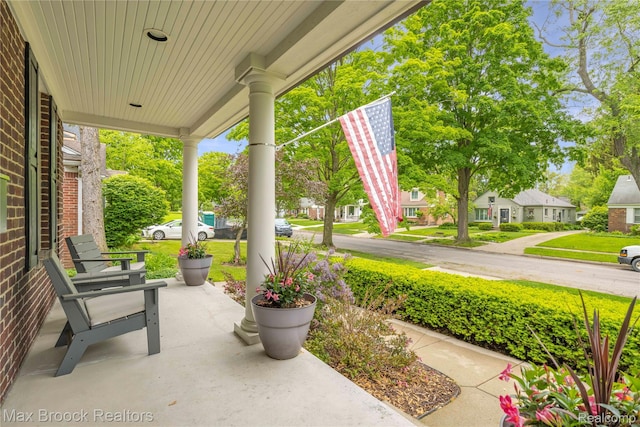 2534 Buckingham Ave, Birmingham, MI 48009 - view of porch