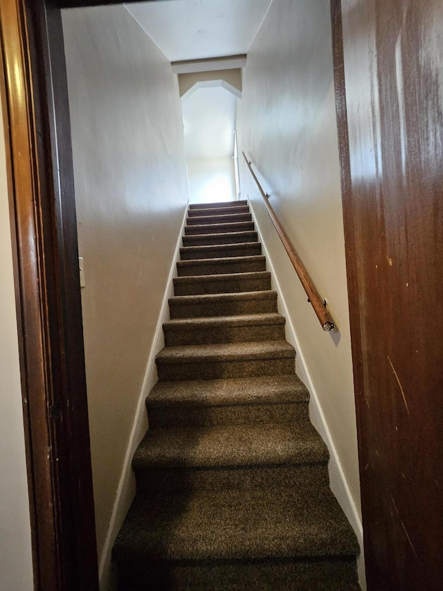 18242 Mendota St, Detroit, MI 48221 - stairs featuring arched walkways and baseboards