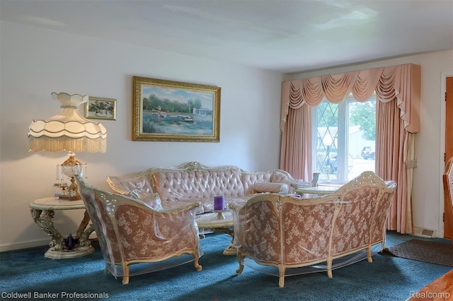 637 Arthur Ave, Pontiac, MI 48341 - living area featuring carpet floors