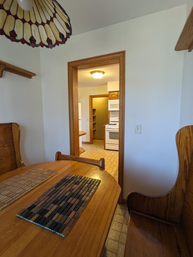 539 Sunset Ln, East Lansing, MI 48823 - view of dining area