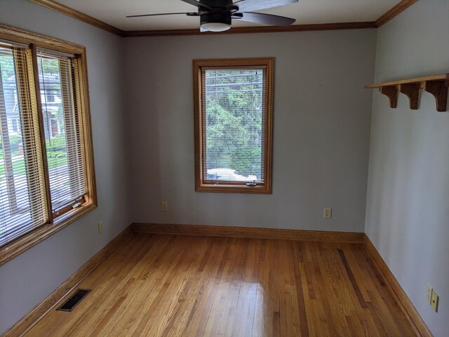 539 Sunset Ln, East Lansing, MI 48823 - empty room featuring a ceiling fan, light wood finished floors, and crown molding