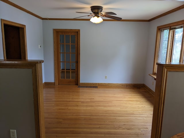 539 Sunset Ln, East Lansing, MI 48823 - empty room featuring light wood-type flooring, ceiling fan, and ornamental molding