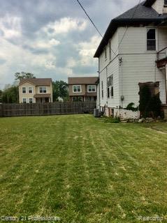 2118 Vinewood St, Detroit, MI 48216 - view of yard