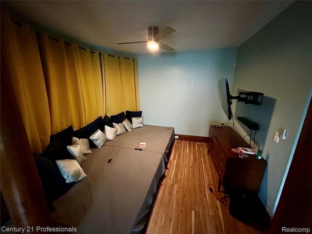 2118 Vinewood St, Detroit, MI 48216 - bedroom with light wood-style floors and a ceiling fan