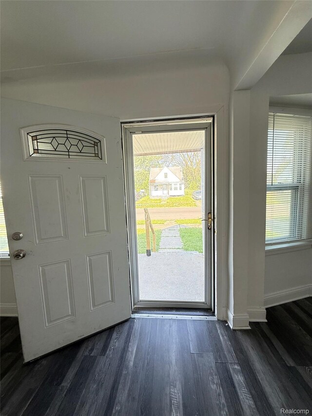 9941 Minock St, Detroit, MI 48228 - entrance foyer with dark wood-style floors and baseboards