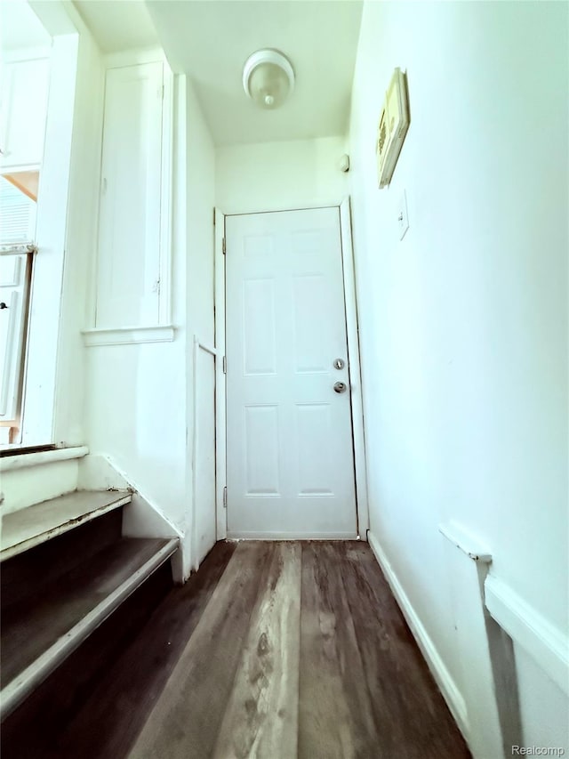 9941 Minock St, Detroit, MI 48228 - entryway with wood finished floors