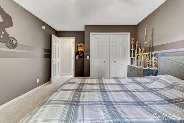 278 Caravan Rd, Norton Shores, MI 49441 - bedroom featuring carpet, a closet, and a textured ceiling