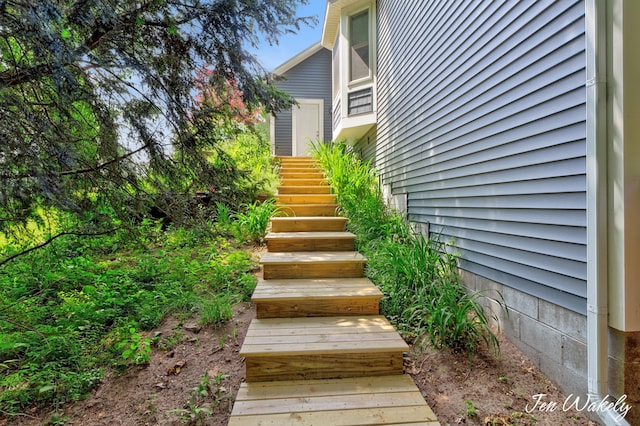 278 Caravan Rd, Norton Shores, MI 49441 - view of staircase