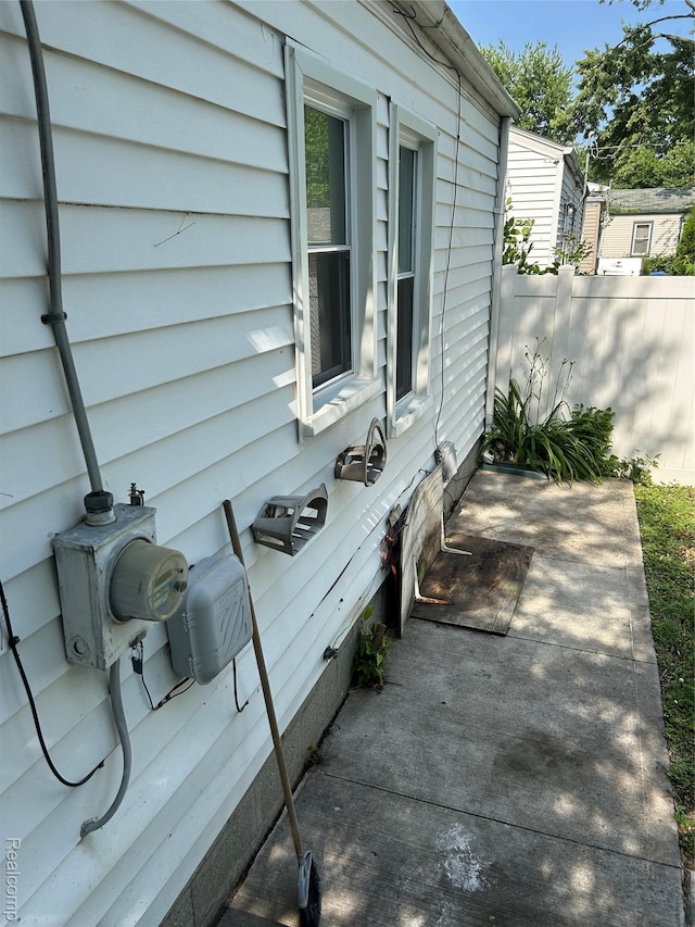 11236 Studebaker Ave, Warren, MI 48089 - view of patio