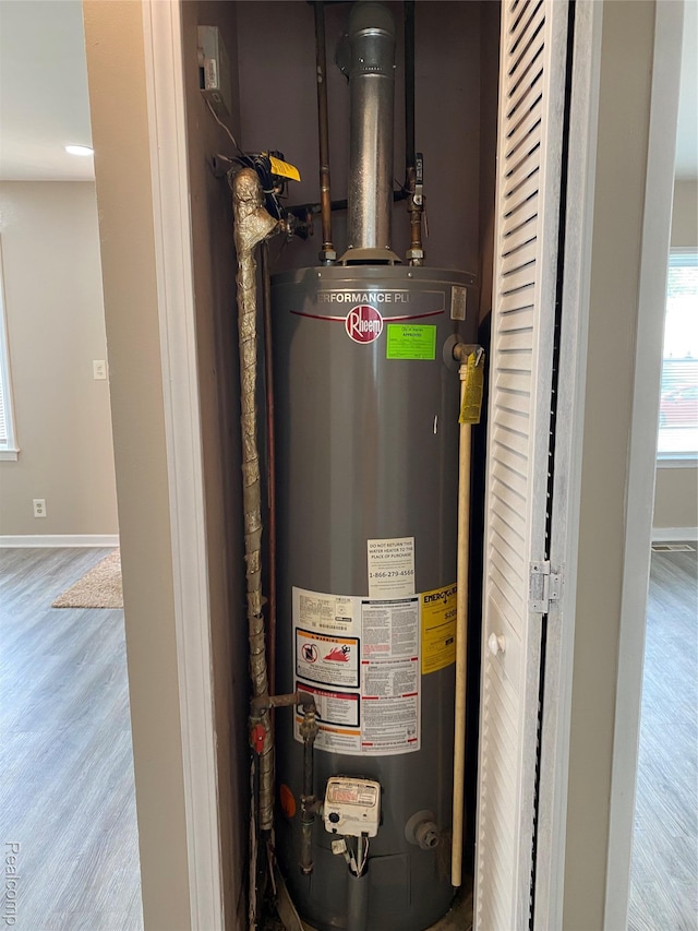 11236 Studebaker Ave, Warren, MI 48089 - utility room featuring water heater