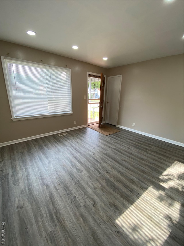 11236 Studebaker Ave, Warren, MI 48089 - unfurnished room featuring dark wood finished floors and recessed lighting
