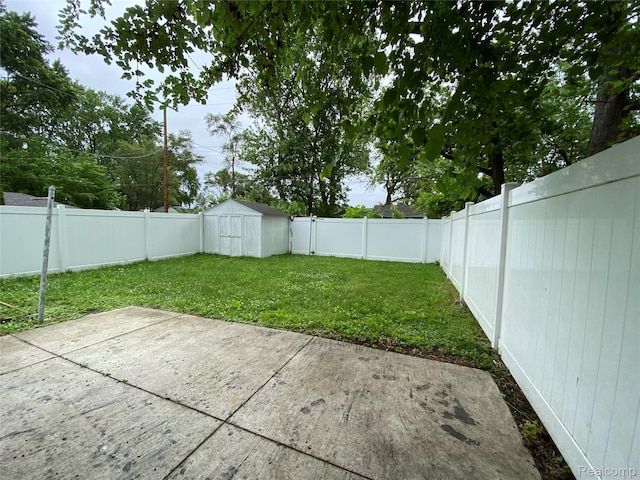 11236 Studebaker Ave, Warren, MI 48089 - fenced backyard with a patio area and a storage unit
