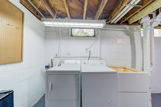 28 E Southern Ave, Muskegon, MI 49442 - washroom featuring washing machine and clothes dryer