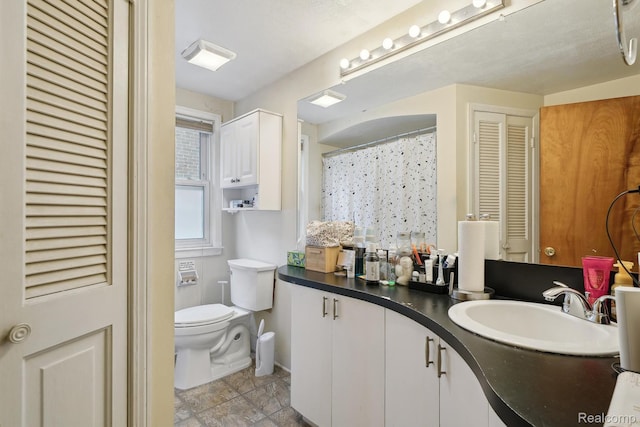 1333 N Franklin St, Dearborn, MI 48128 - bathroom featuring a closet and vanity