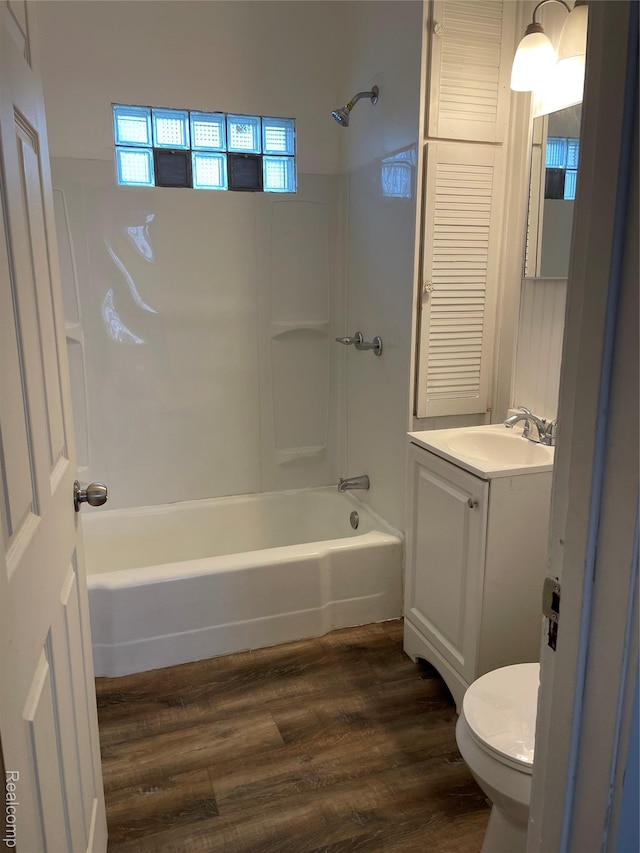 747 Vermilya Ave, Flint, MI 48507 - full bathroom with vanity, wood finished floors, shower / washtub combination, and plenty of natural light