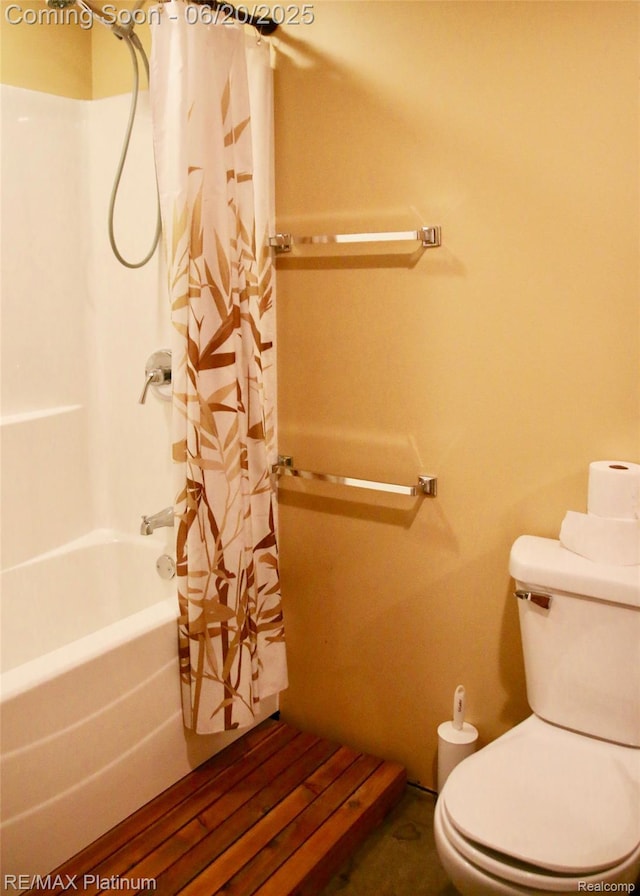 3199 N Loop Ct, Middleville, MI 49333 - full bath with shower / bath combination with curtain and toilet