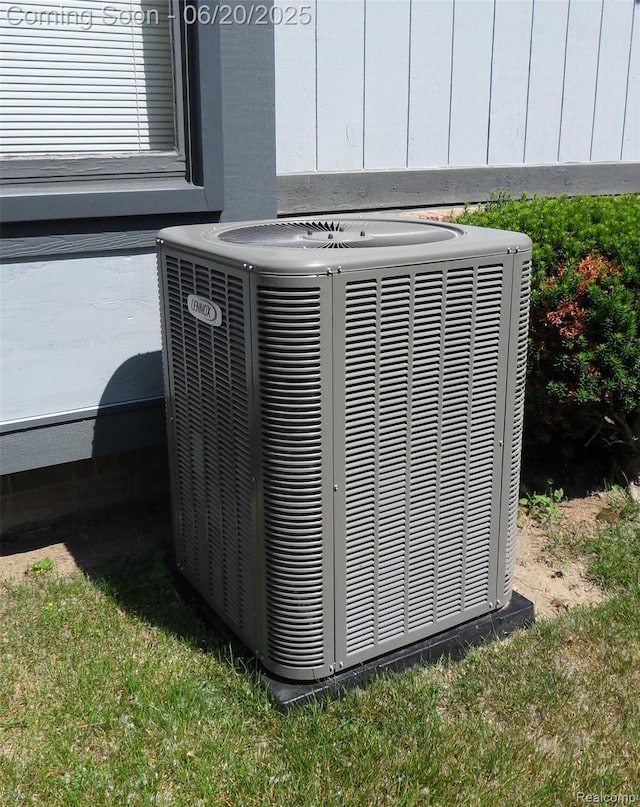 2791 Lochmoor Blvd Unit 21, Lake Orion, MI 48360 - exterior view of a central AC unit