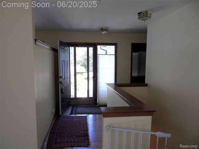 2791 Lochmoor Blvd Unit 21, Lake Orion, MI 48360 - entrance foyer with wood finished floors and baseboards