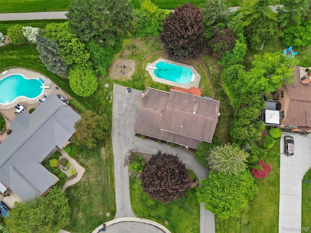 1890 Ludgate Ln, Rochester Hills, MI 48309 - aerial view of a pool