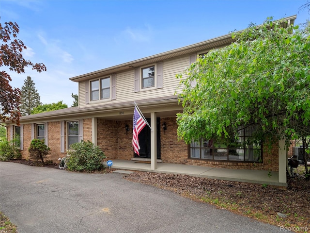 1890 Ludgate Ln, Rochester Hills, MI 48309 - traditional home featuring brick siding and a porch