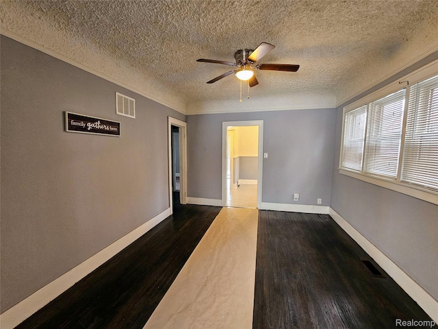 12645 Cloverlawn St, Detroit, MI 48238 - empty room with dark wood finished floors, a ceiling fan, and a textured ceiling
