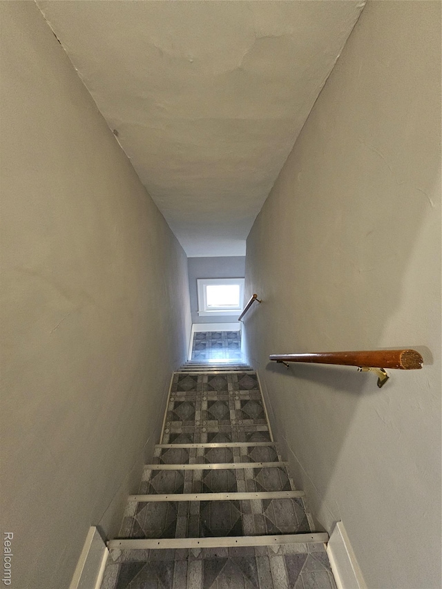 12645 Cloverlawn St, Detroit, MI 48238 - staircase with baseboards